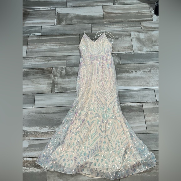 Brand - jovani size - 10 color- iridescent - Picture 1 of 3